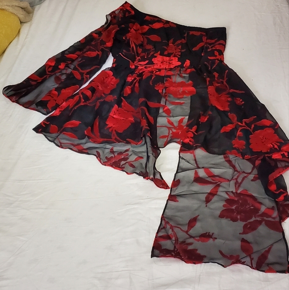 Venus EMBROIDERED ASYMMETRIC TOP - Picture 2 of 6